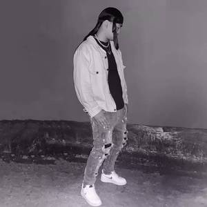 女人裸双乳被老头夹奶电影
