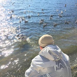 女人裸双乳被老头夹奶电影
